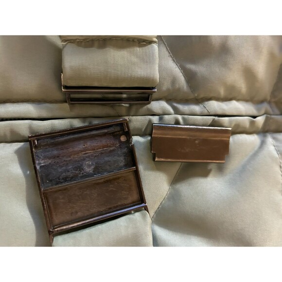 Vintage Larry Levine Down Jacket, sage green iridescent, belted, Puffer Medium - Picture 8 of 8